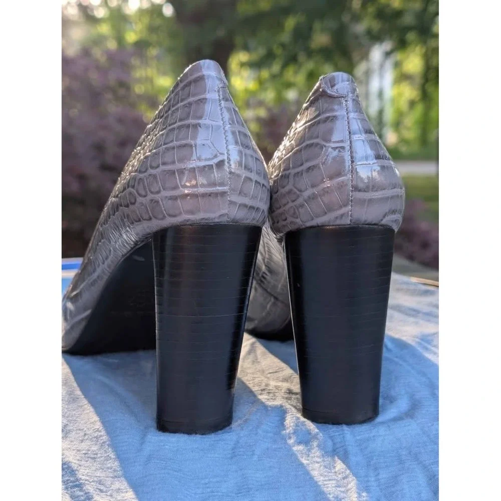 Pour La Victoire Gray Croc Embossed Leather Pumps Block Heel 8.5 Brazil‎